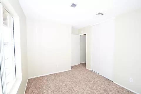 15805 Valeport Ave, Lancaster, CA 93535 photo 14