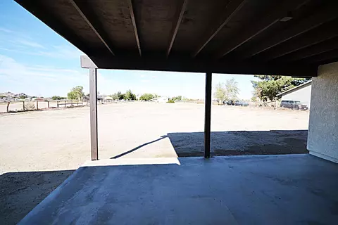 15805 Valeport Ave, Lancaster, CA 93535 photo 18