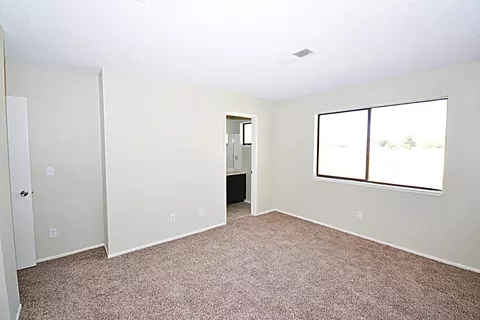 15805 Valeport Ave, Lancaster, CA 93535 photo 11