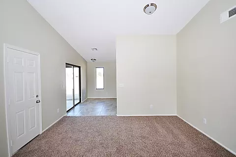 15805 Valeport Ave, Lancaster, CA 93535 photo 5