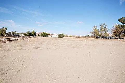 15805 Valeport Ave, Lancaster, CA 93535 photo 19