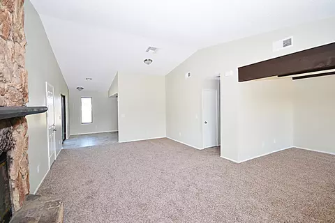 15805 Valeport Ave, Lancaster, CA 93535 photo 3