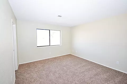15805 Valeport Ave, Lancaster, CA 93535 photo 10