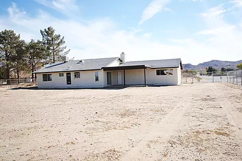 15805 Valeport Ave, Lancaster, CA 93535 photo 21