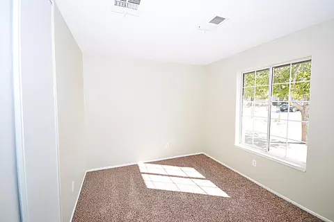 15805 Valeport Ave, Lancaster, CA 93535 photo 13