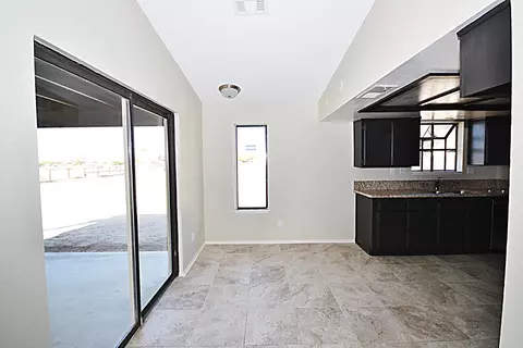 15805 Valeport Ave, Lancaster, CA 93535 photo 7