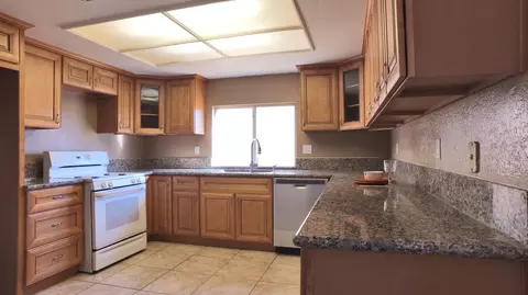 710 E Avenue J10, Lancaster, CA 93535 photo 8