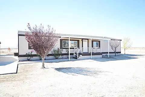 1700 Fall Ct, Rosamond, CA 93560 photo 2