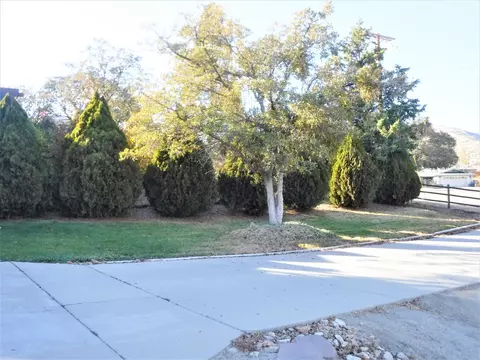 20928 Ridgeway Dr, Tehachapi, CA 93561 photo 17