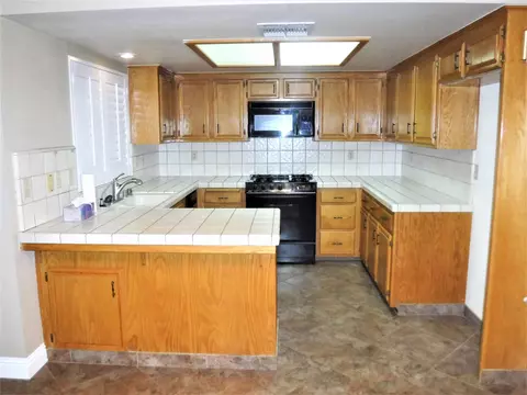 20928 Ridgeway Dr, Tehachapi, CA 93561 photo 2