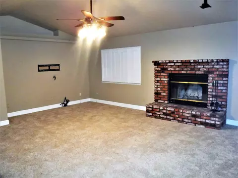 20928 Ridgeway Dr, Tehachapi, CA 93561 photo 4