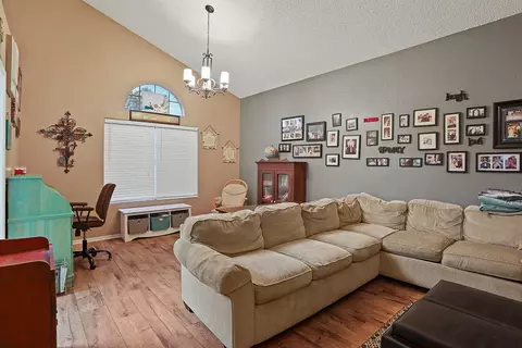 1043 E Kildare St, Lancaster, CA 93535 photo 3