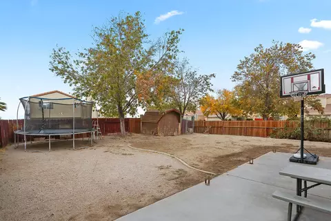 1043 E Kildare St, Lancaster, CA 93535 photo 14