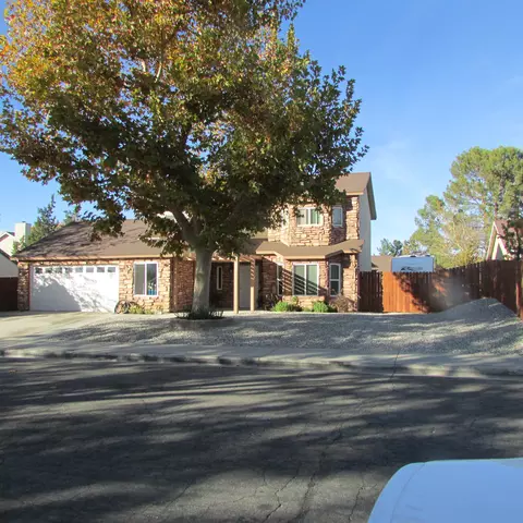 3831 Balmont St, Lancaster, CA 93536 photo 2