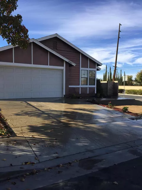 37165 E 29th Pl, Palmdale, CA 93550 photo 2