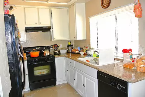645 E Kettering St, Lancaster, CA 93535 photo 9