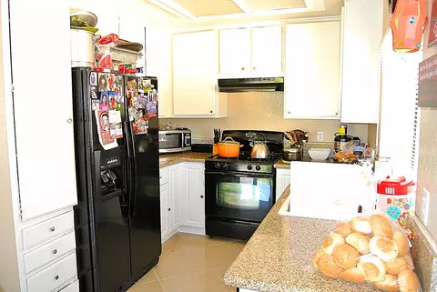 645 E Kettering St, Lancaster, CA 93535 photo 7