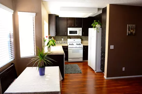 1532 E Kettering St, Lancaster, CA 93535 photo 3