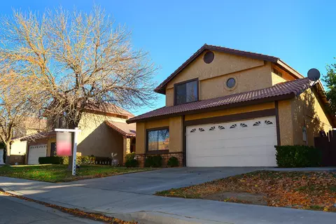 1532 E Kettering St, Lancaster, CA 93535 photo 1