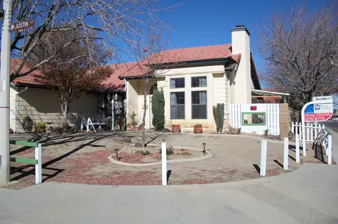 1035 E Justin Ct, Lancaster, CA 93535 photo 1