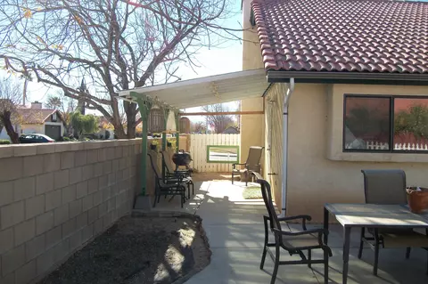 1035 E Justin Ct, Lancaster, CA 93535 photo 15