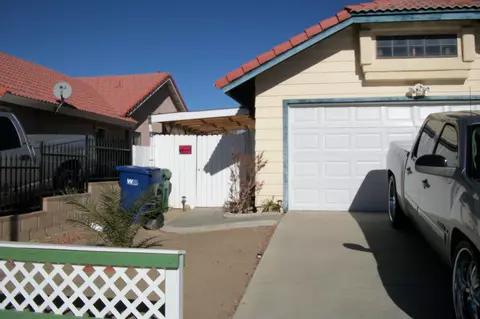 1035 E Justin Ct, Lancaster, CA 93535 photo 3