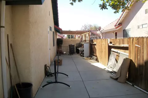 1035 E Justin Ct, Lancaster, CA 93535 photo 17