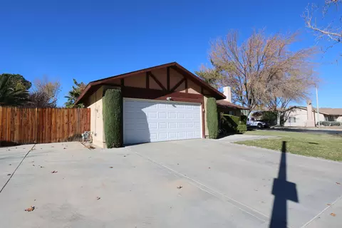 43847 Lively Ave, Lancaster, CA 93536 photo 2