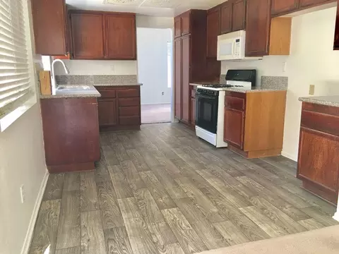 39357 Chalfont Ln, Palmdale, CA 93551 photo 2