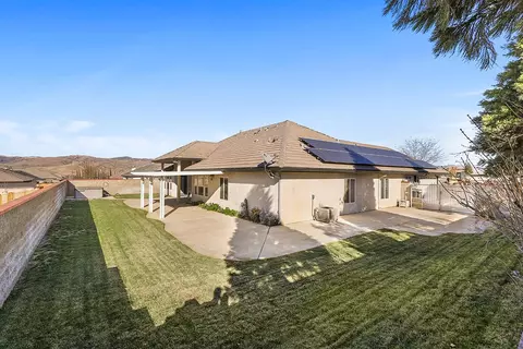 1319 Victoria Rose Dr, Tehachapi, CA 93561 photo 2