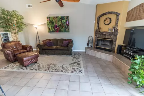 43765 Johns Ct, Lancaster, CA 93536 photo 3