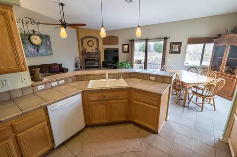 43765 Johns Ct, Lancaster, CA 93536 photo 7