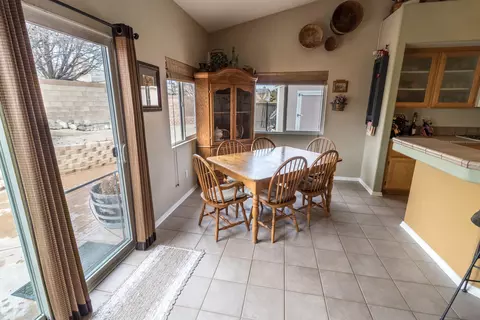 43765 Johns Ct, Lancaster, CA 93536 photo 4