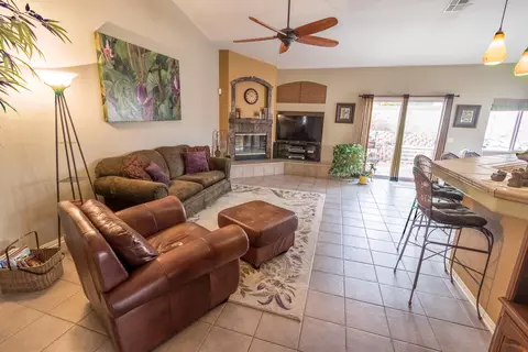 43765 Johns Ct, Lancaster, CA 93536 photo 2