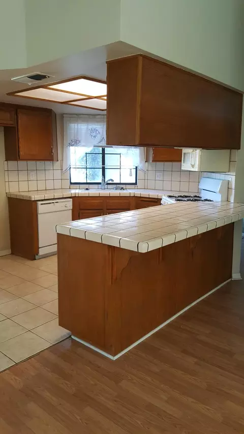 1558 E Lancaster Blvd, Lancaster, CA 93535 photo 2