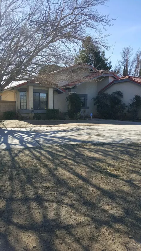 1558 E Lancaster Blvd, Lancaster, CA 93535 photo 1