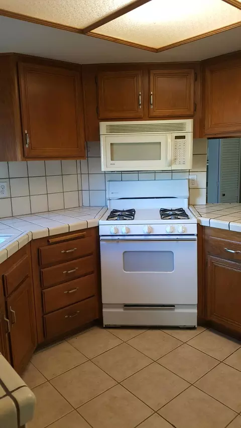 1558 E Lancaster Blvd, Lancaster, CA 93535 photo 3