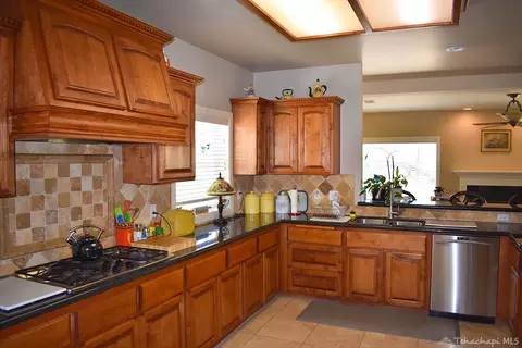 22008 Old Town Rd, Tehachapi, CA 93561 photo 3