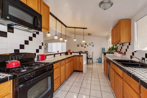 38418 32nd St E, Palmdale, CA 93550 photo 5