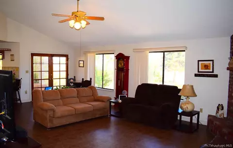 21920 Mid Way, Tehachapi, CA 93561 photo 3