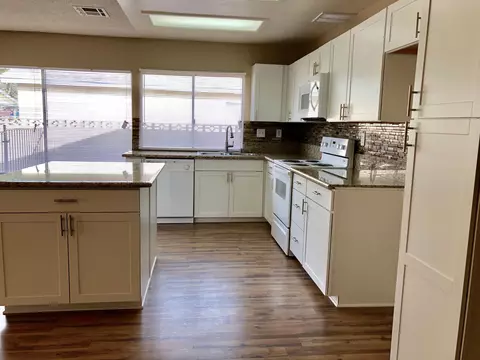 44437 Fenhold St, Lancaster, CA 93535 photo 10