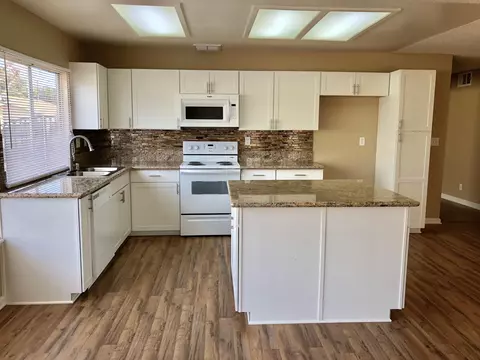 44437 Fenhold St, Lancaster, CA 93535 photo 9
