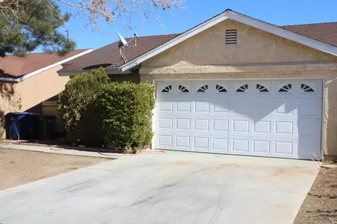 37158 26th St E, Palmdale, CA 93550 photo 2