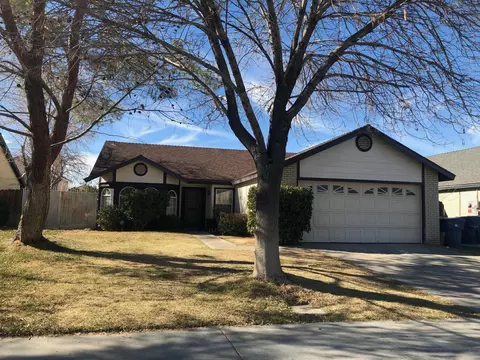 45127 Bevington Ave, Lancaster, CA 93535 photo 2