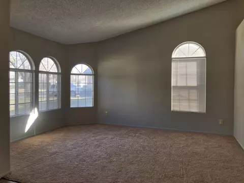45127 Bevington Ave, Lancaster, CA 93535 photo 4