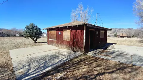 22415 Banducci Rd, Tehachapi, CA 93561 photo 2