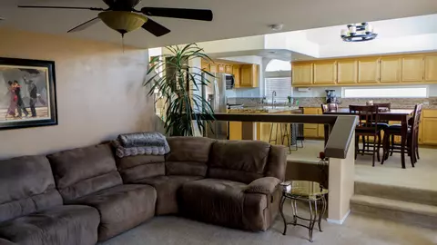 5653 Lighthouse Ln, Palmdale, CA 93552 photo 6