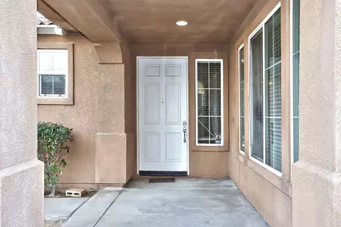 2726 E Newgrove St, Lancaster, CA 93535 photo 6
