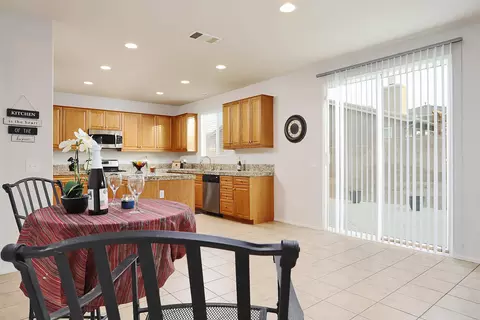 2726 E Newgrove St, Lancaster, CA 93535 photo 16
