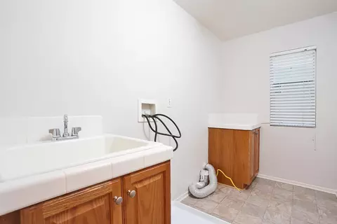 2726 E Newgrove St, Lancaster, CA 93535 photo 32